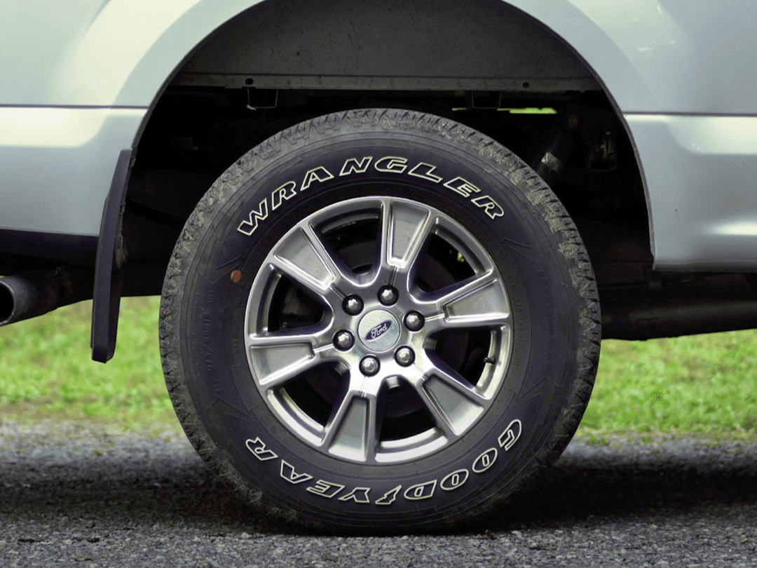 level truck tire and wheel well